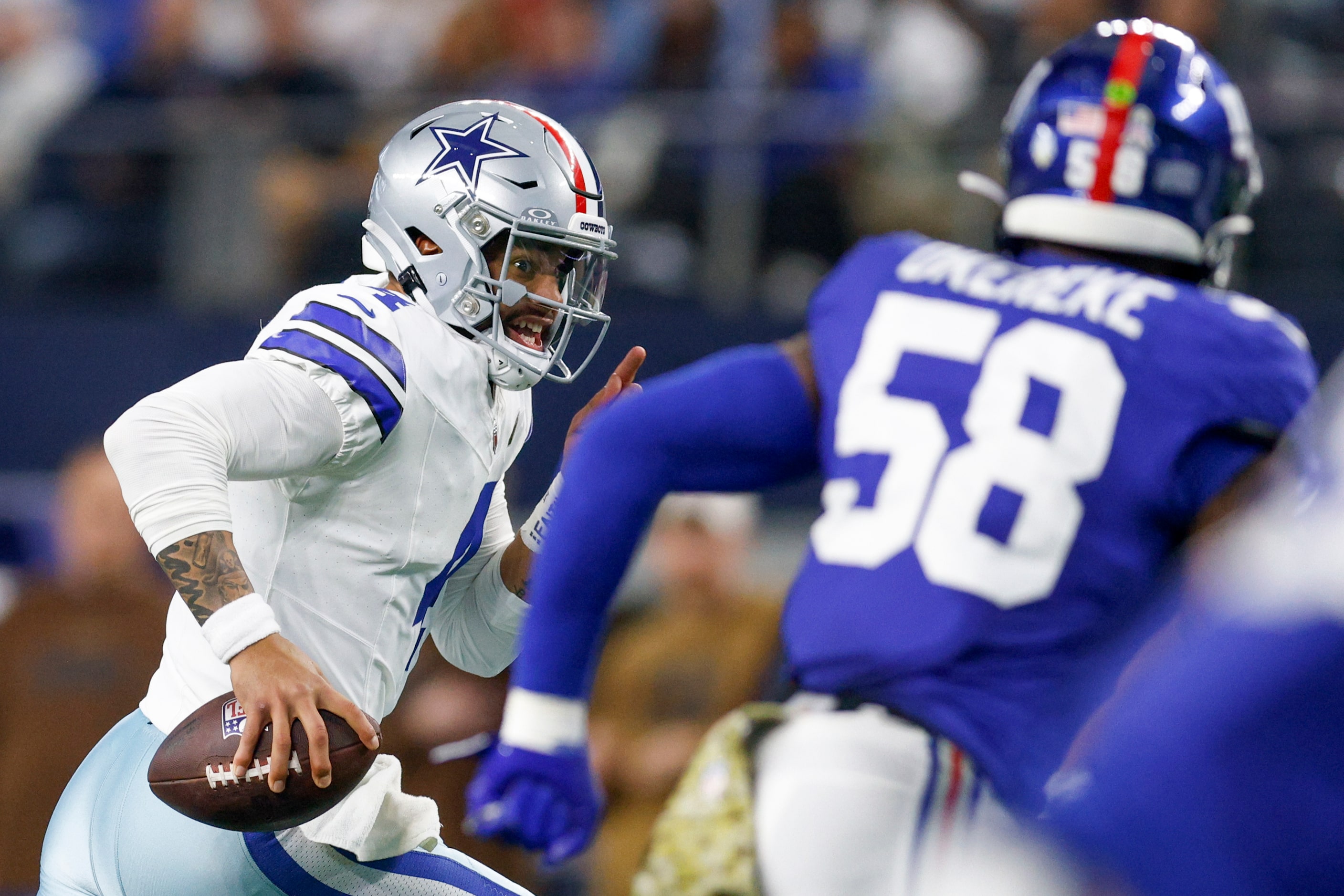 Dallas Cowboys quarterback Dak Prescott (4) scrambles from New York Giants linebacker Bobby...