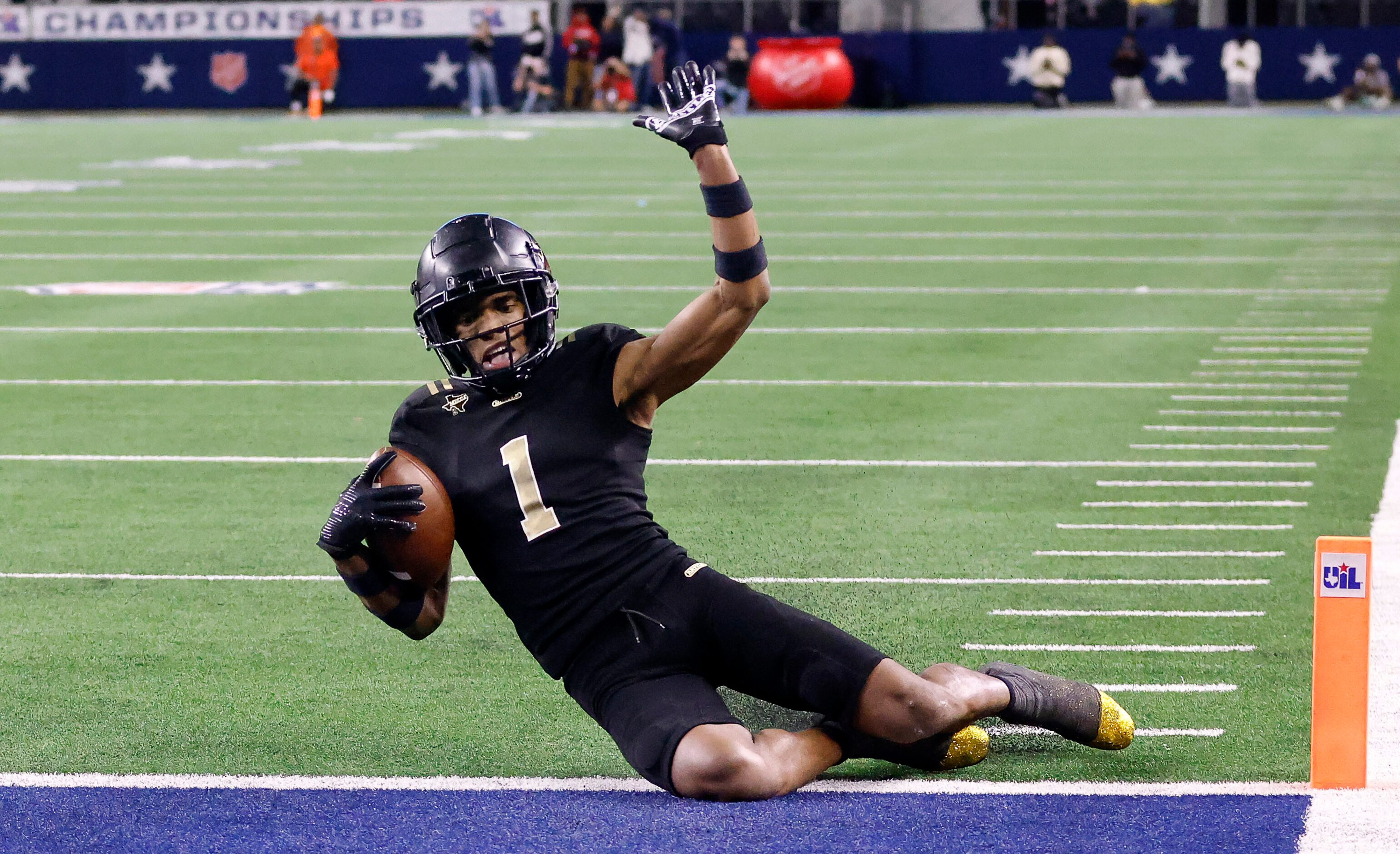 Following his third quarter interception, South Oak Cliff defensive back Manny Muhammad (1)...