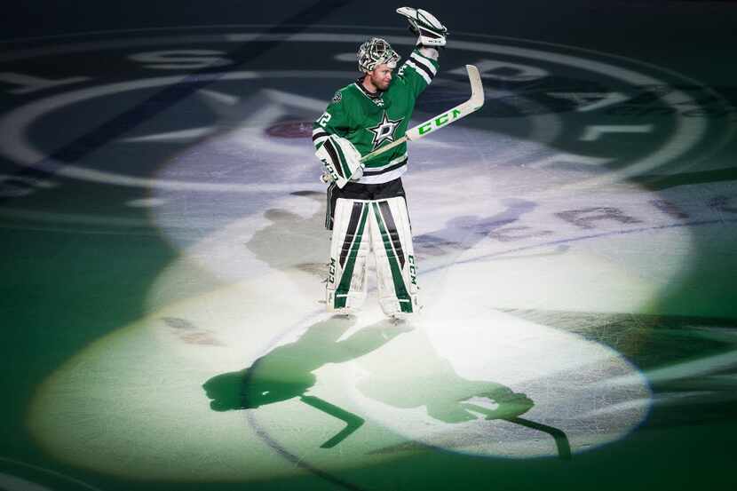 Dallas Stars goalie Kari Lehtonen waves to the crowd after a 3-0 win over the New York...