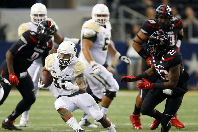 Baylor Bears running back Shock Linwood (32) cuts away from Texas Tech Red Raiders safety...