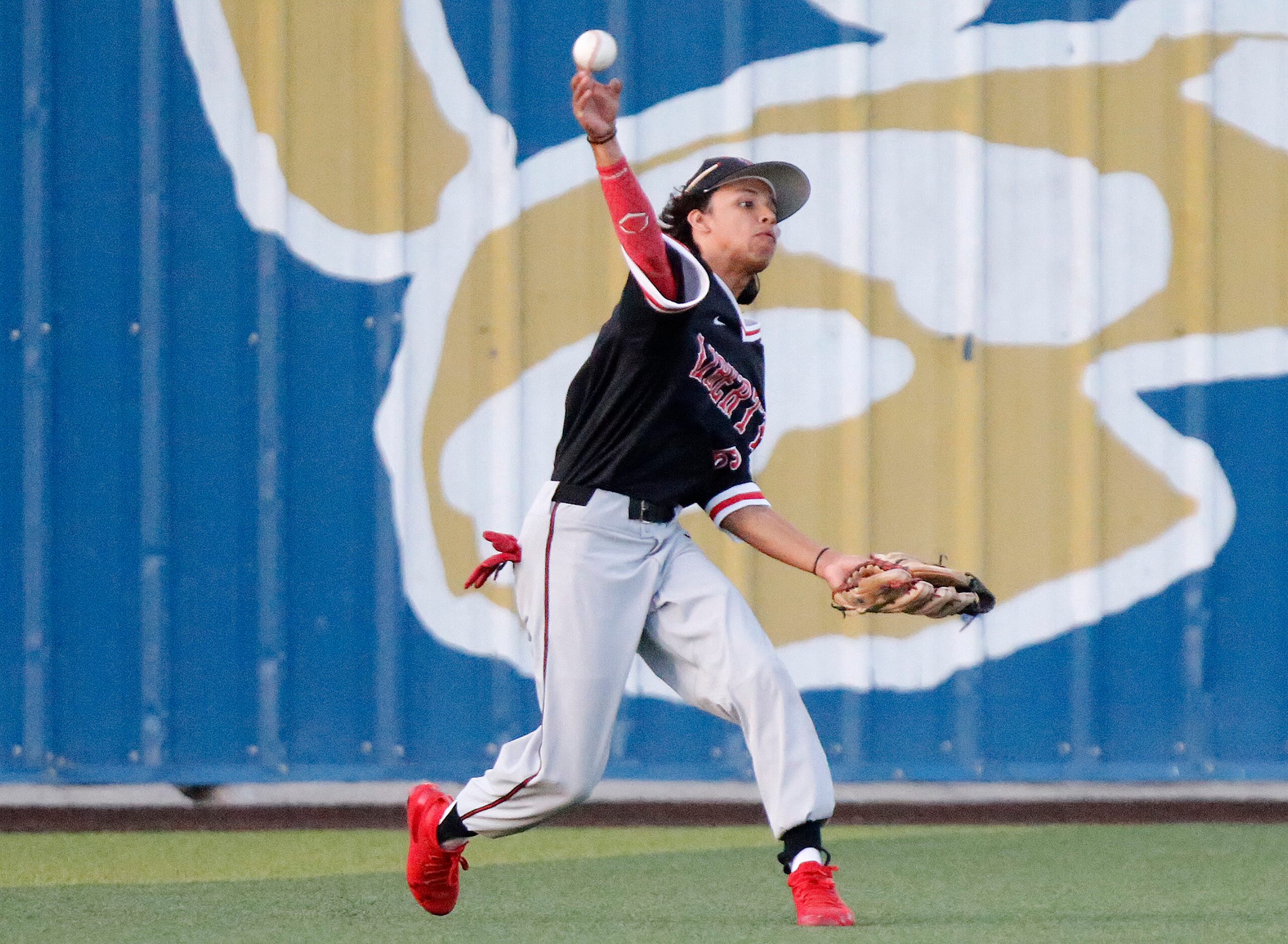 Liberty left fielder Isaiah Sandoval (6) gets the ball back to the infield in the third...