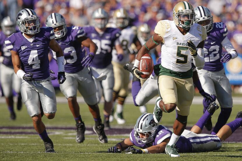 Baylor's Antwan Goodley (5) outruns the Kansas State defense on his way to a second-quarter...