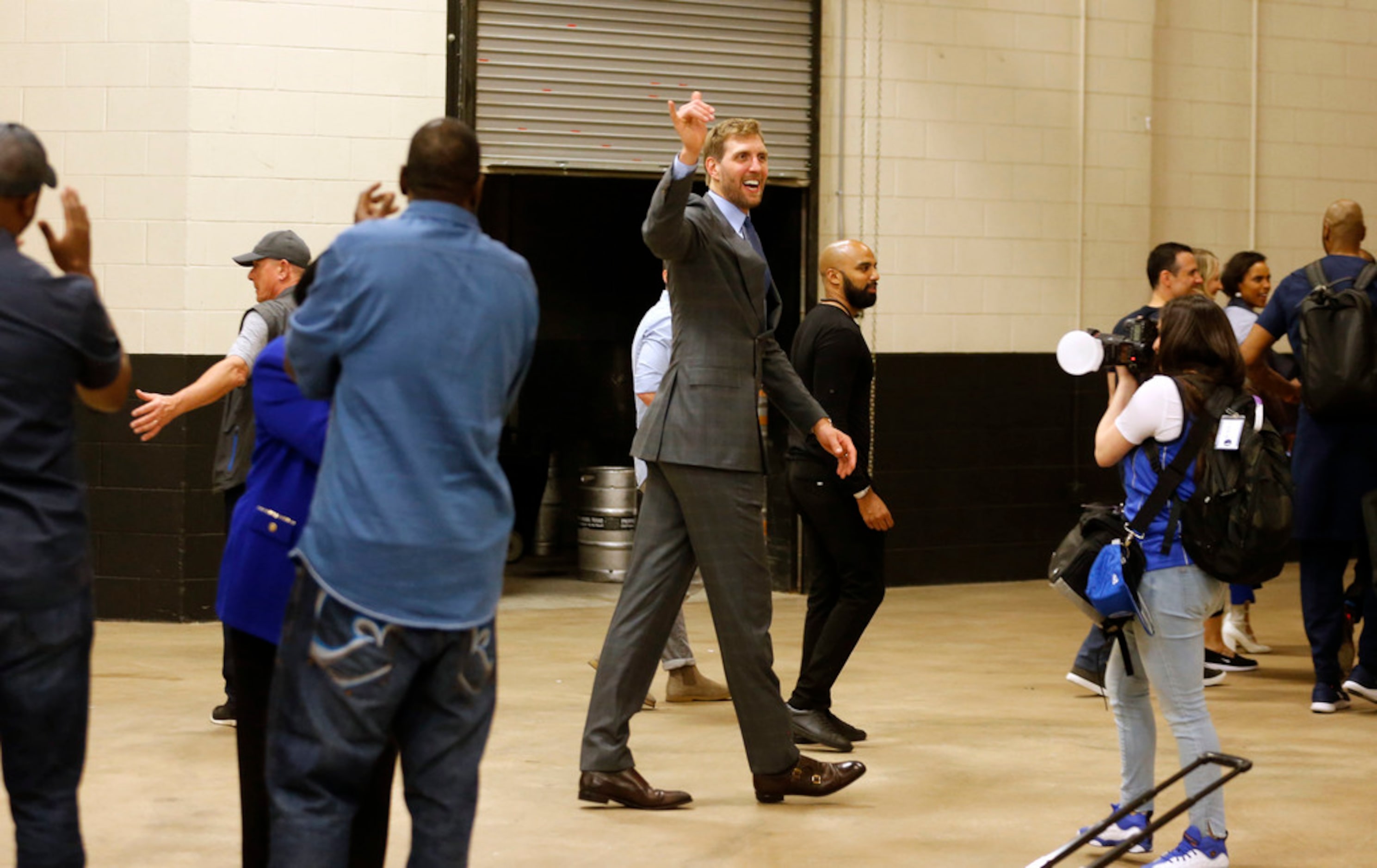 Dallas Mavericks forward Dirk Nowitzki (41) waves goodbye as he prepares to get on the team...