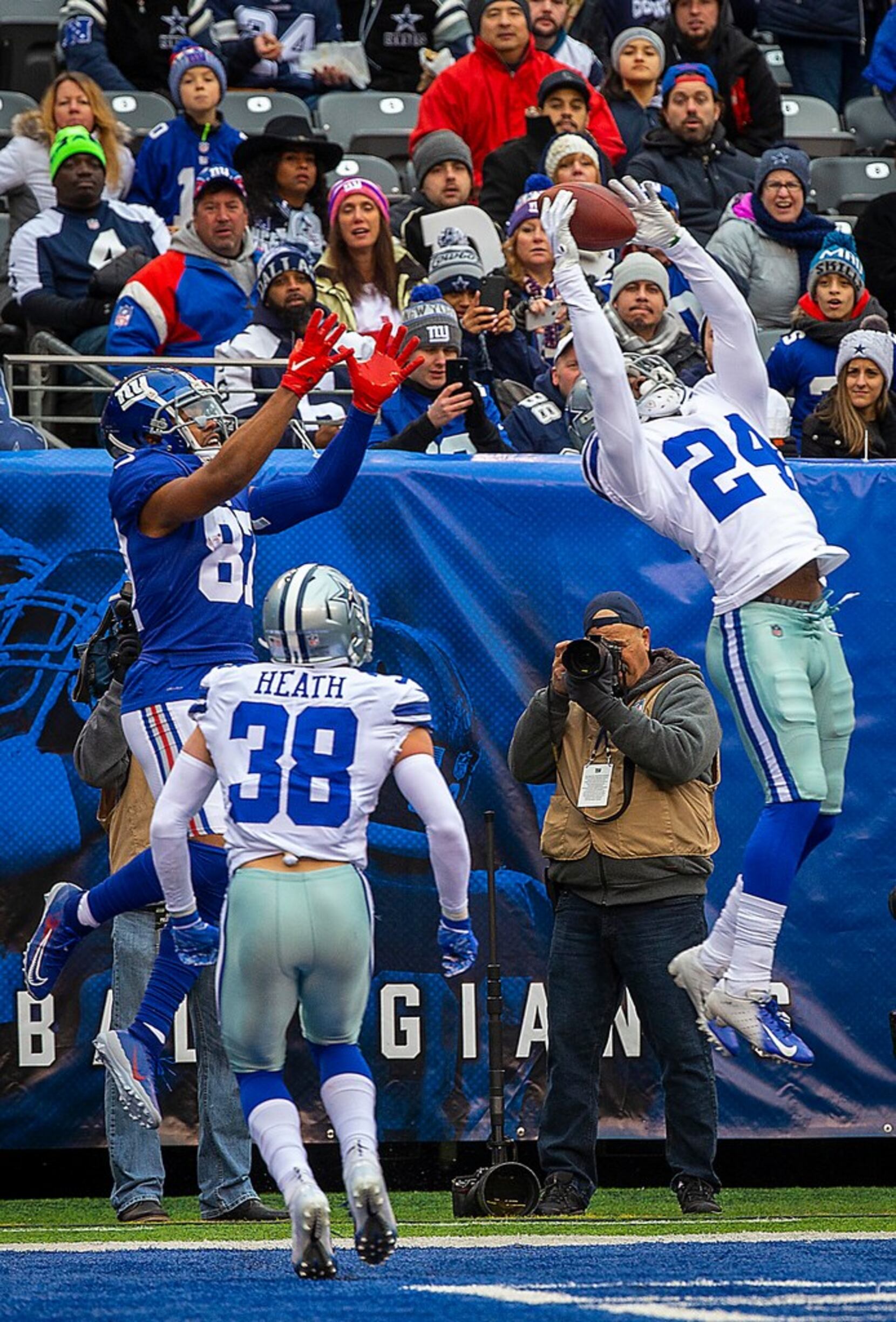 September 30, 2018: Dallas Cowboys cornerback Chidobe Awuzie #24 during an  NFL football game between the