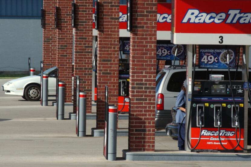 ORG XMIT: *S0413550925* Consumers purchase gas at the RaceTrac on Ft. Worth Drive. --AL KEY...