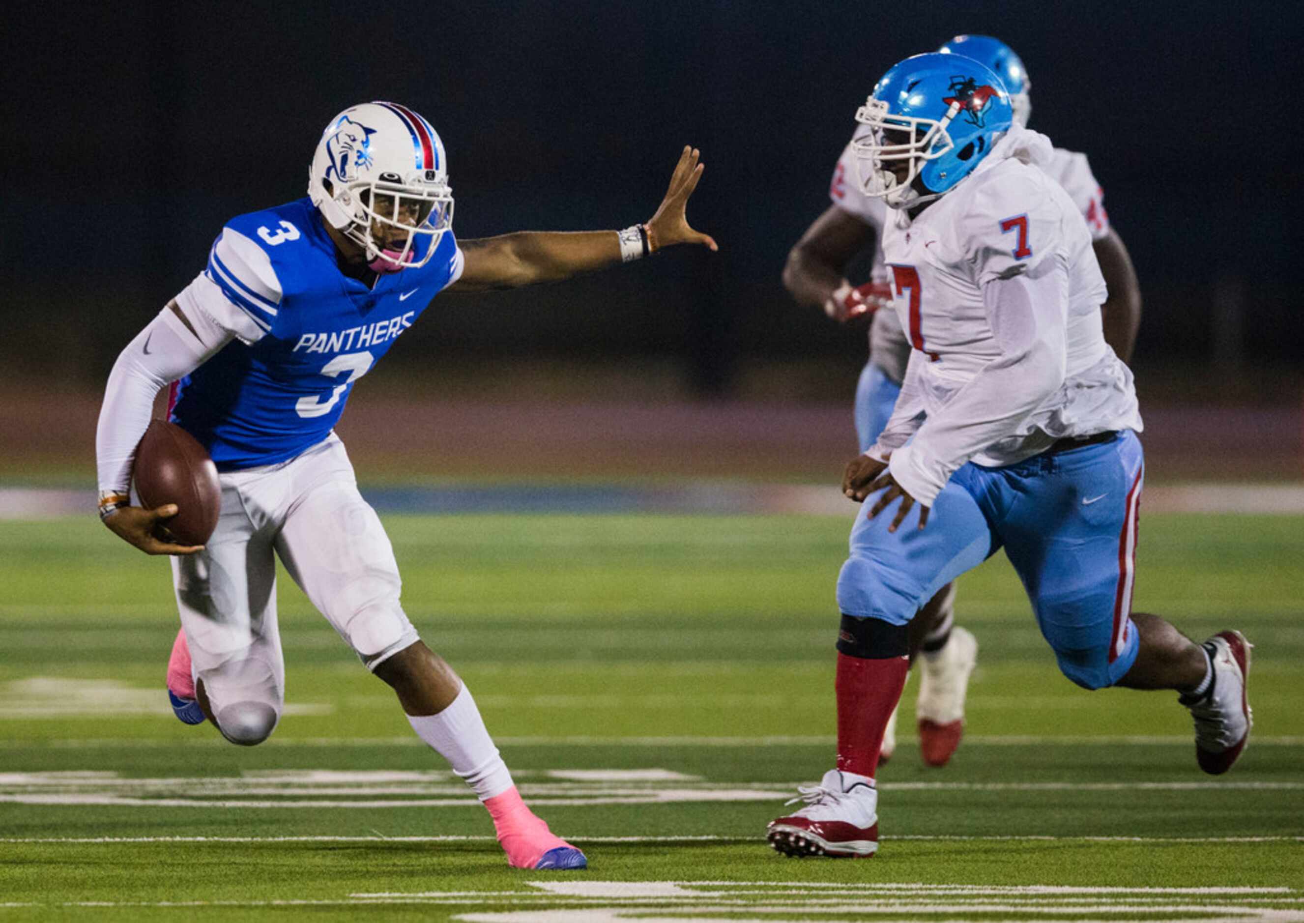 Duncanville quarterback Ja'Quinden (3) runs the ball against Skyline defensive lineman Jason...