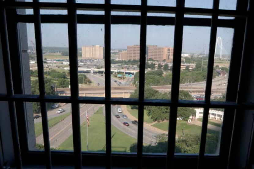 Una vista de Dealey Plaza desde la cárcel del condado . Foto DMN
