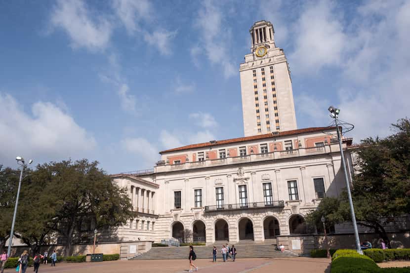 El campus de la Universidad de Texas en Austin, y su torre de 307 pies de alto.