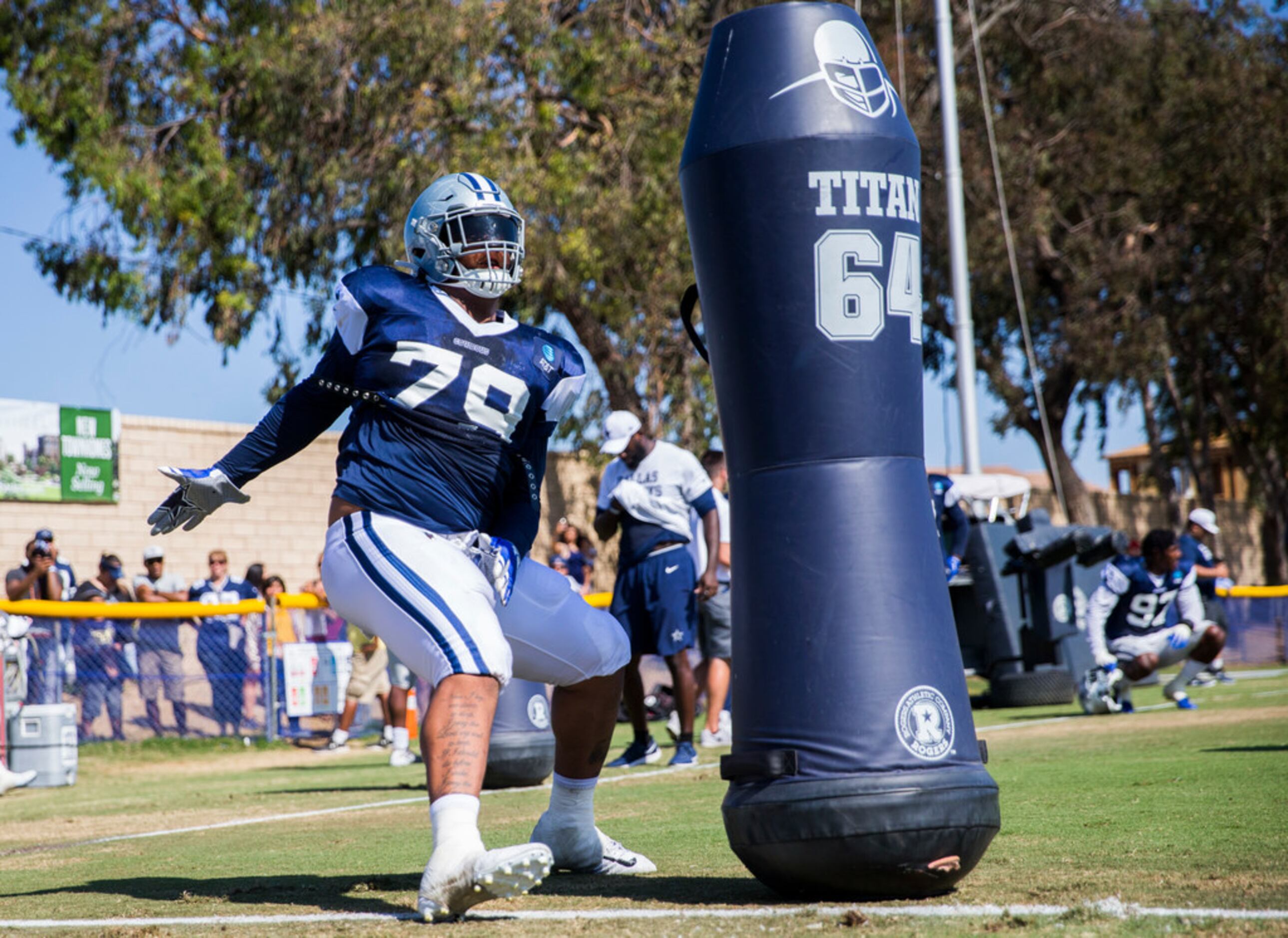 Cowboys Defensive Tackle Antwaun Woods Tours 7-Eleven And Makes Dirty  Slurpee