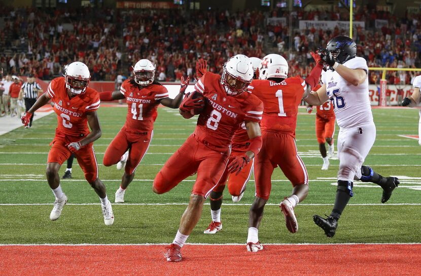 HOUSTON, TX - OCTOBER 15:  Emeke Egbule #8 of the Houston Cougars returns a fumble for a 24...