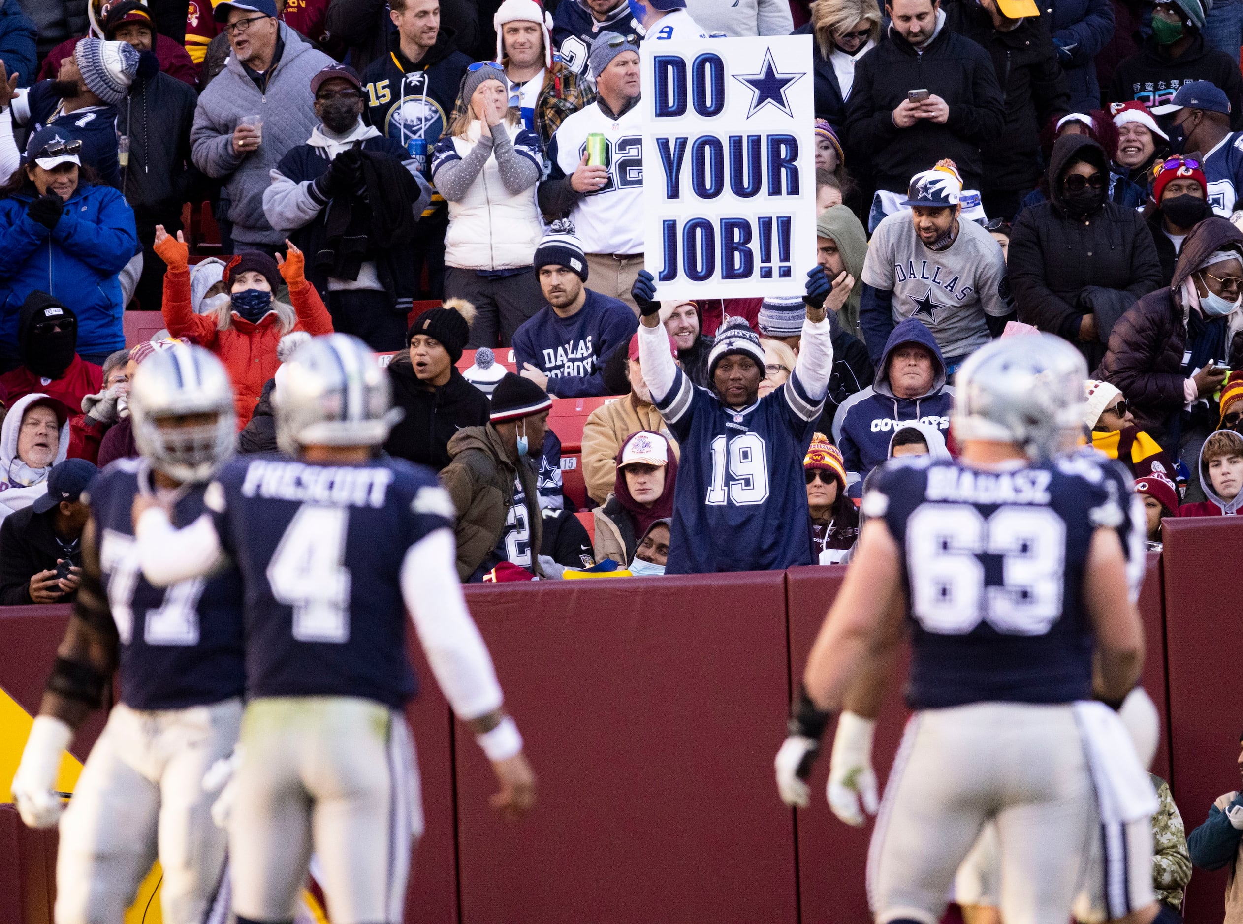 Dallas Cowboys bring benches to Washington, rivalry heats up