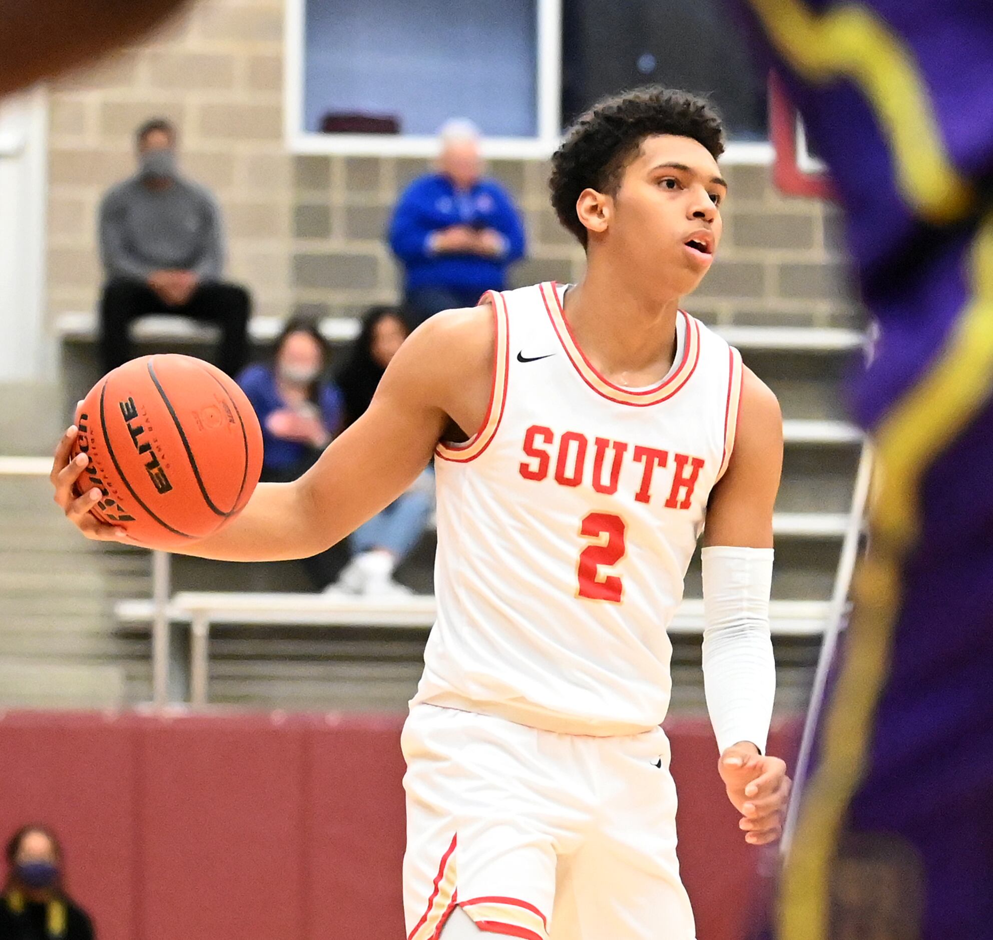 South Grand Prairie’s Jordan Roberts controls the ball in the first half of a boys Class 6A...