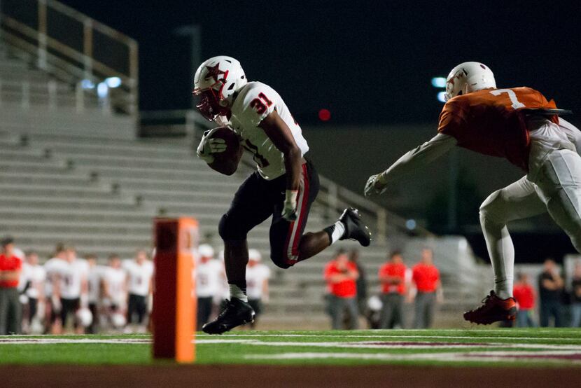 Coppell Cowboys Chuck Esedebe (31) runs into the end zone for a tough down during the high...