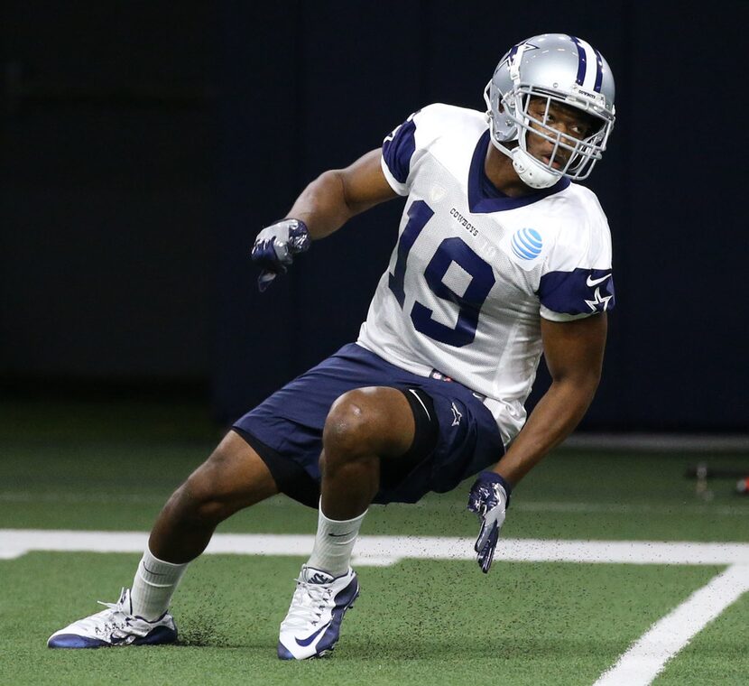 Dallas Cowboys receiver Amari Cooper (19) runs to catch a pass during Dallas Cowboys...