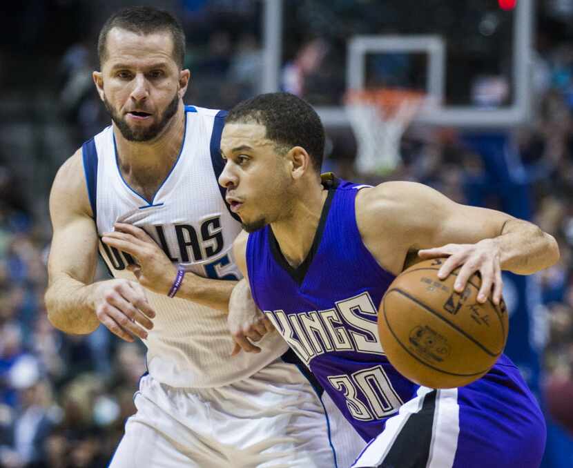 Dallas Mavericks guard J.J. Barea (5) gets pushed aside by Sacramento Kings guard Seth Curry...