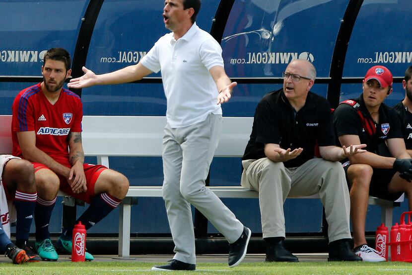FC Dallas coach Oscar Pareja argues after a no-call during the first half of the team's MLS...