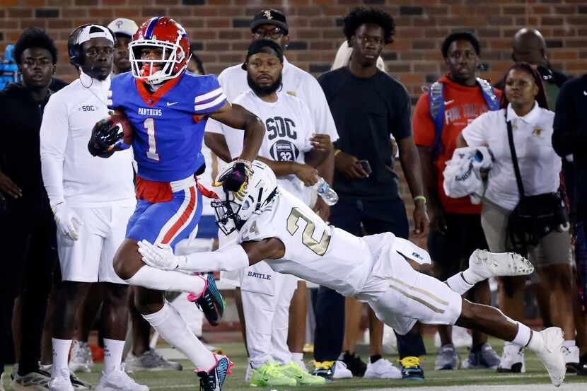 South Oak Cliff defensive back Tobias Gary (24) attempts to tackle Duncanville wide receiver...