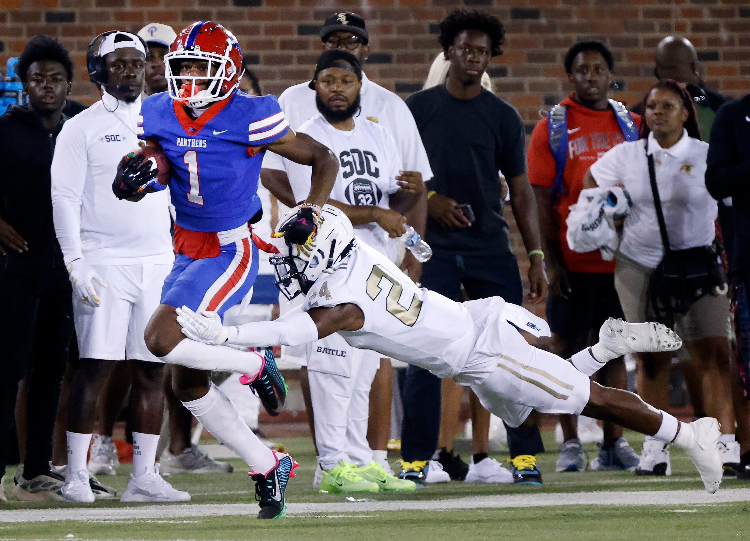 South Oak Cliff defensive back Tobias Gary (24) attempted to tackle Duncanville wide...