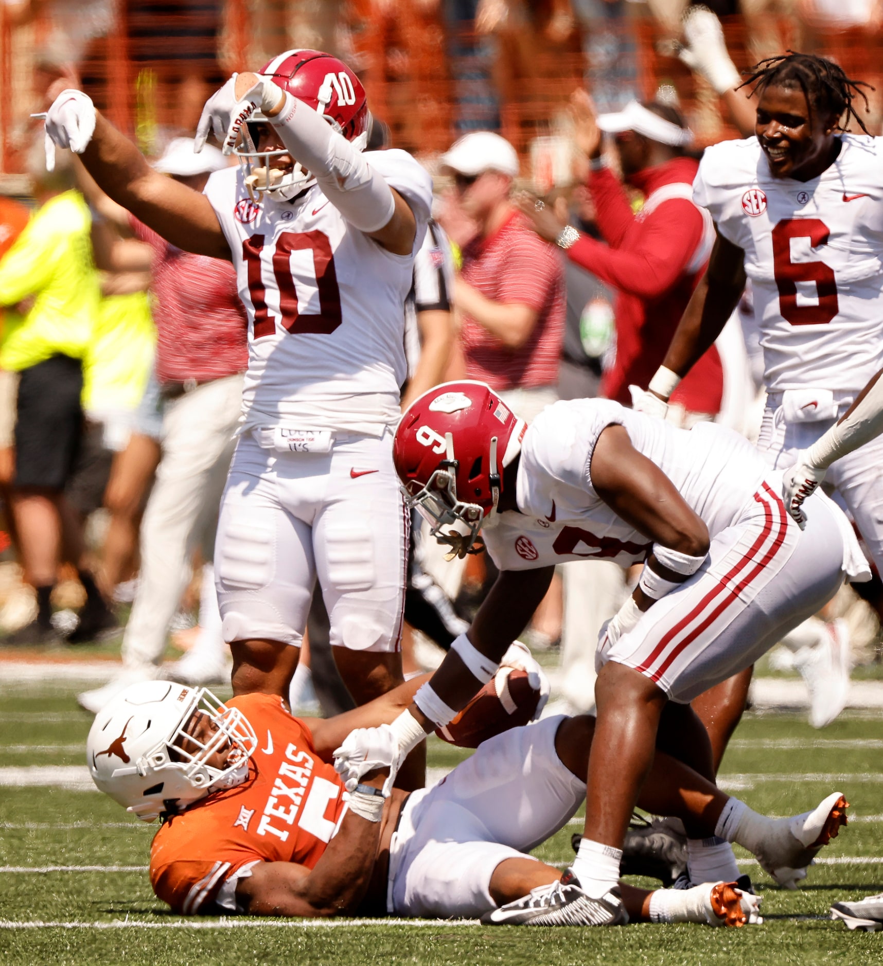 Alabama Crimson Tide linebacker Henry To'oTo'o (10), and defensive back Khyree Jackson (6)...