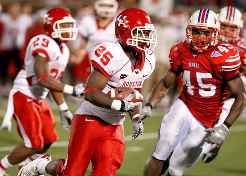 Houston Cougars running back Bryce Beall (25) runs for a first down during fourth quarter...