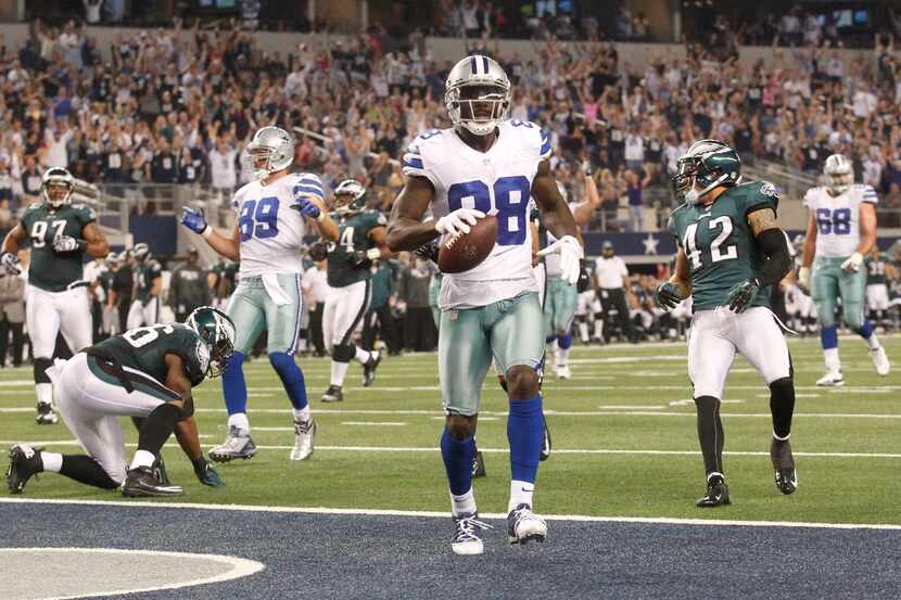 Dallas Cowboys wide receiver Dez Bryant (88) scores a third quarter touchdown against the...