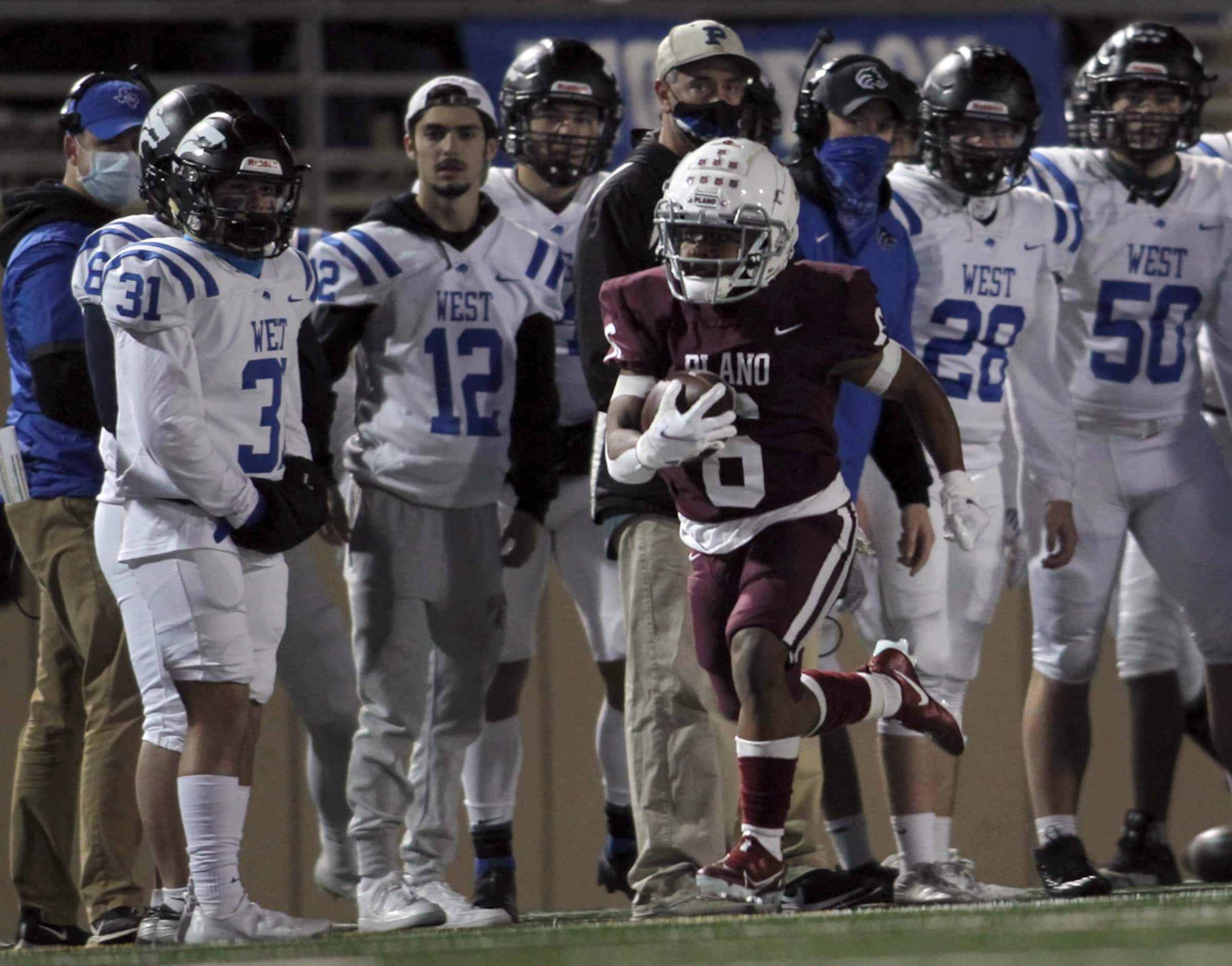 Plano running back D'Mariyon Loyd (6) scampers down the sideline in front of the Plano West...