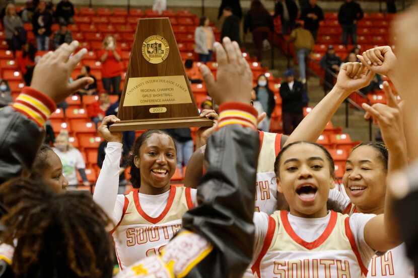 FILE -- South Grand Prairie’s Jahcelyn Hartfield, center, and Ahrianna Morgan, right,...