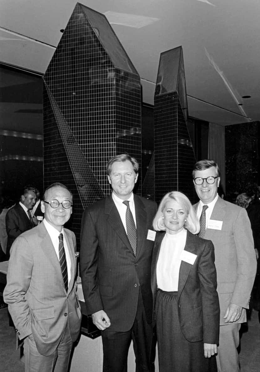 I.M. Pei, Bill Criswell, Sheri Criswell and Henry N. Cobb with a model of Fountain Place in...