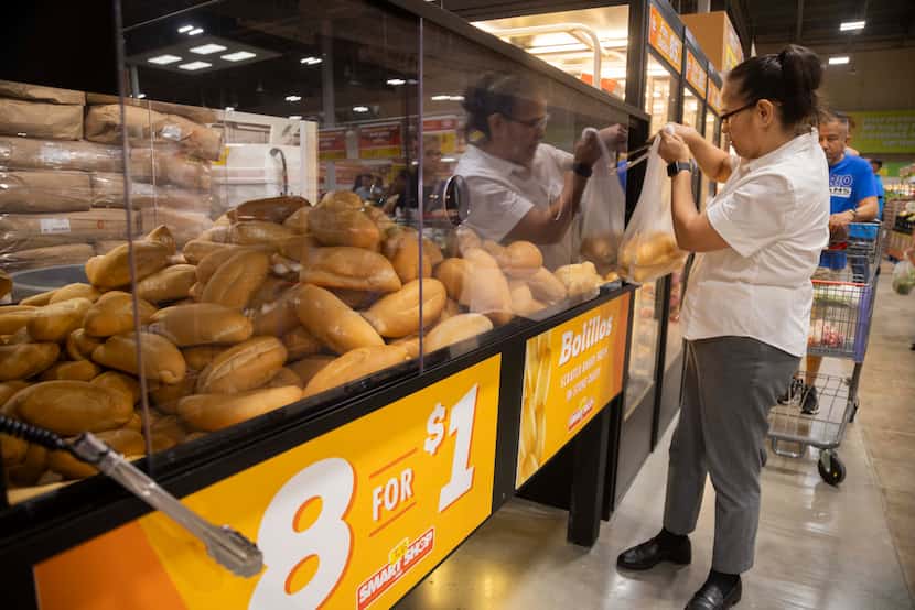 Carolina De La Paz of DeSoto shops the 8 for $1 bolillos on sale during the grand opening of...