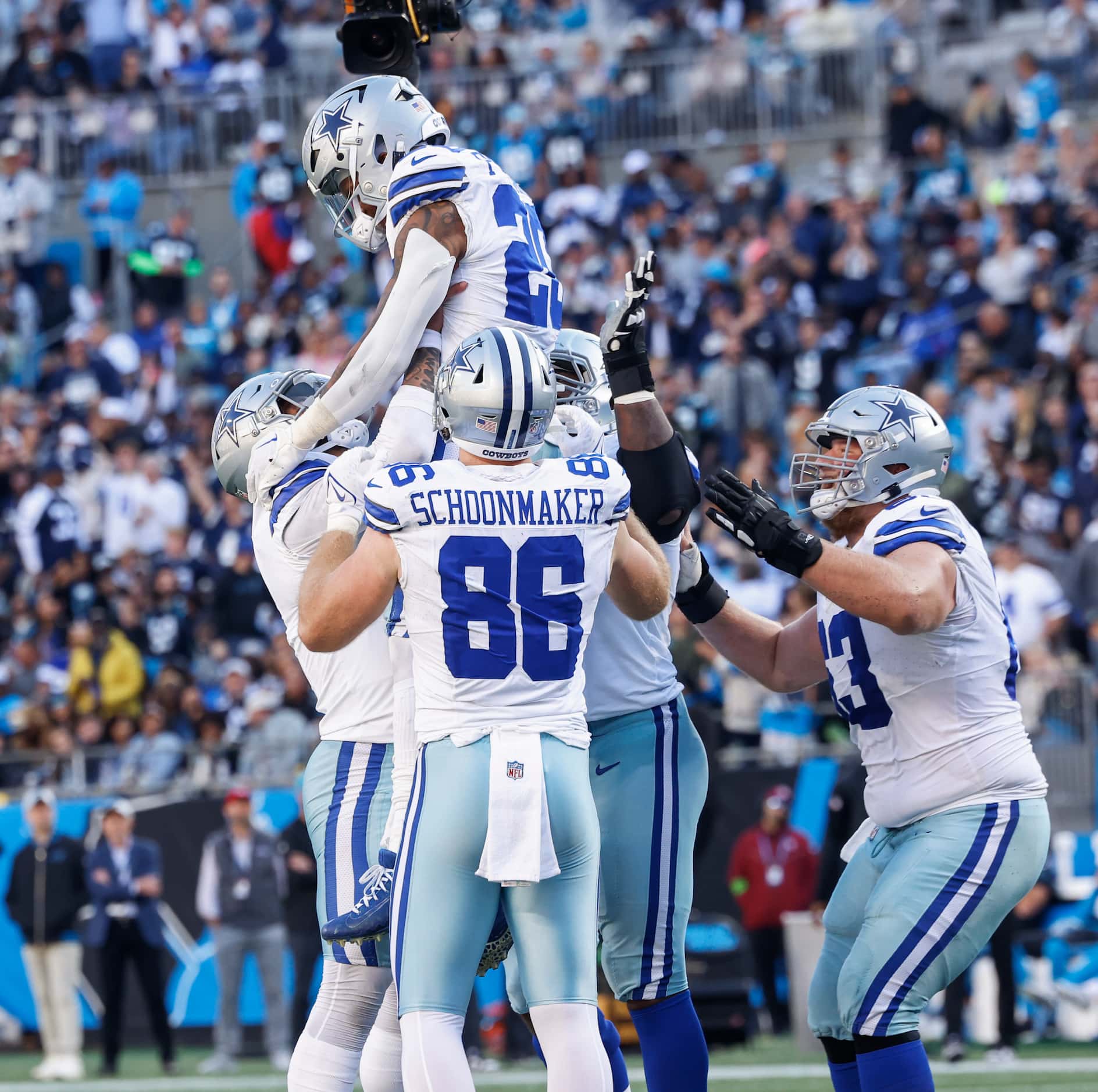 Players celebrate Dallas Cowboys running back Tony Pollard (20) touchdown during the fourth...