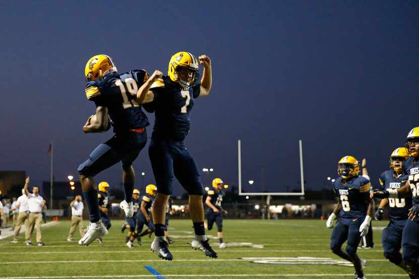 Arlington Lamar's Trevon West (19) and Jack Dawson (7) celebrate Dawson's touchdown against...