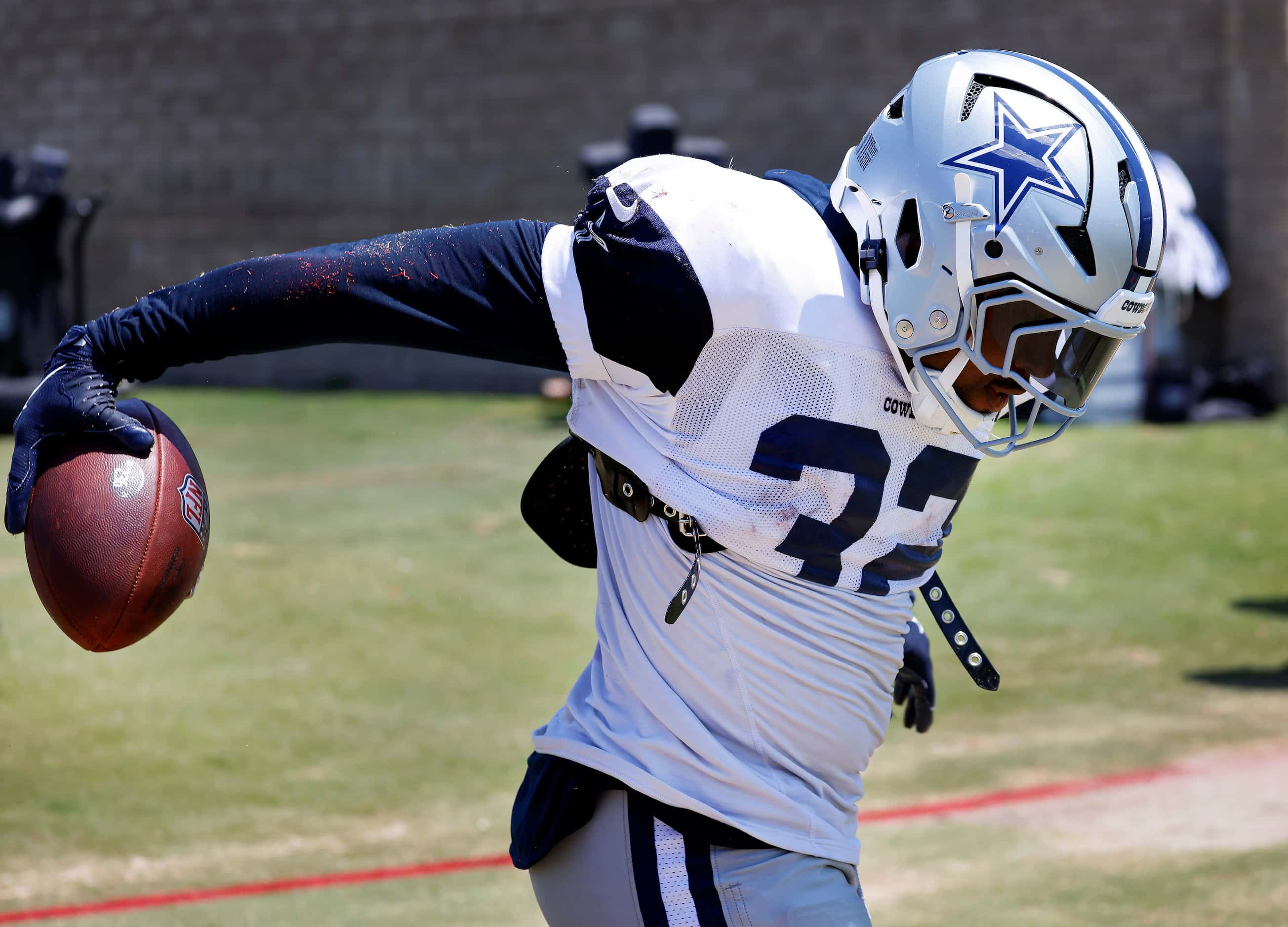 Dallas Cowboys running back Snoop Conner (32) celebrates his touchdown pass in the end zone...