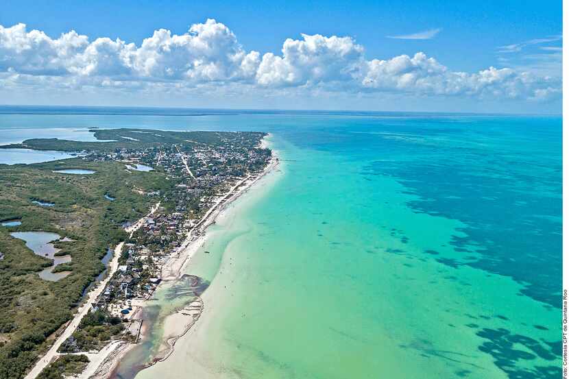 Un incendio dejó daños severos en al menos dos hoteles de la Isla de Holbox, ubicada al...