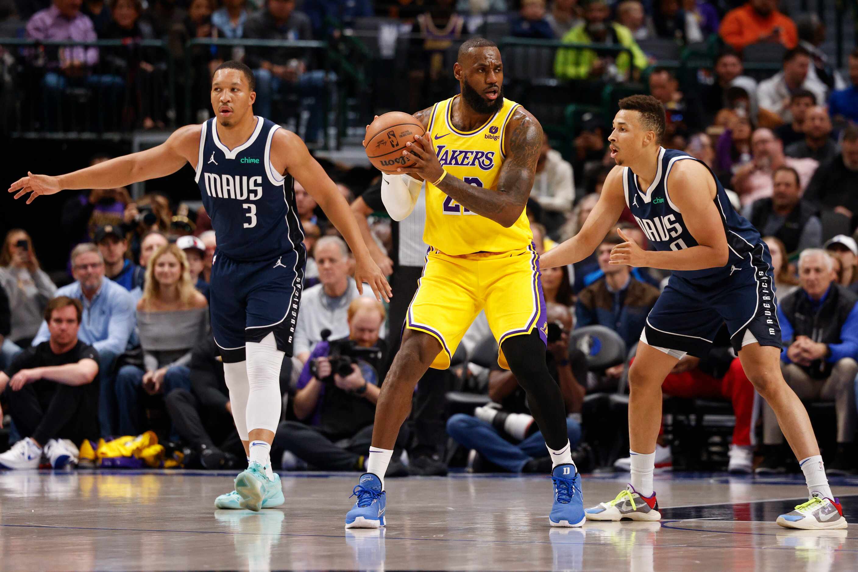 Dallas Mavericks guard Dante Exum (right) defends against Los Angeles Lakers forward LeBron...