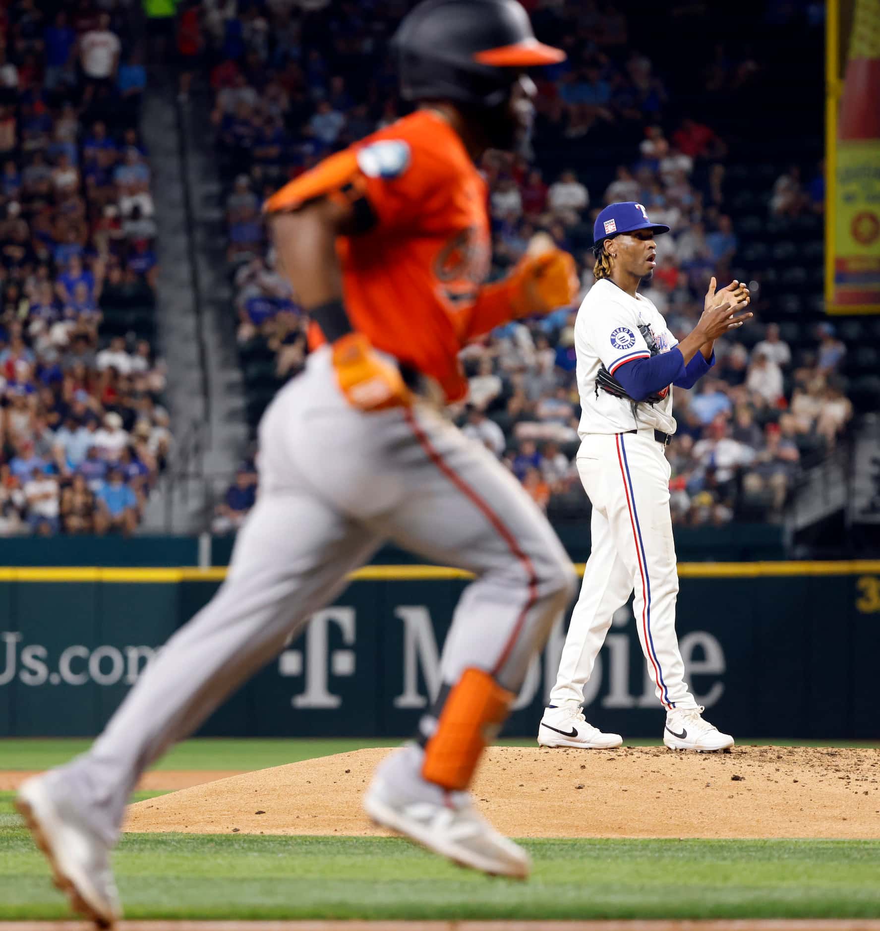 Texas Rangers pitcher José Ureña (54) rubs the baseball as Baltimore Orioles Cedric Mullins...