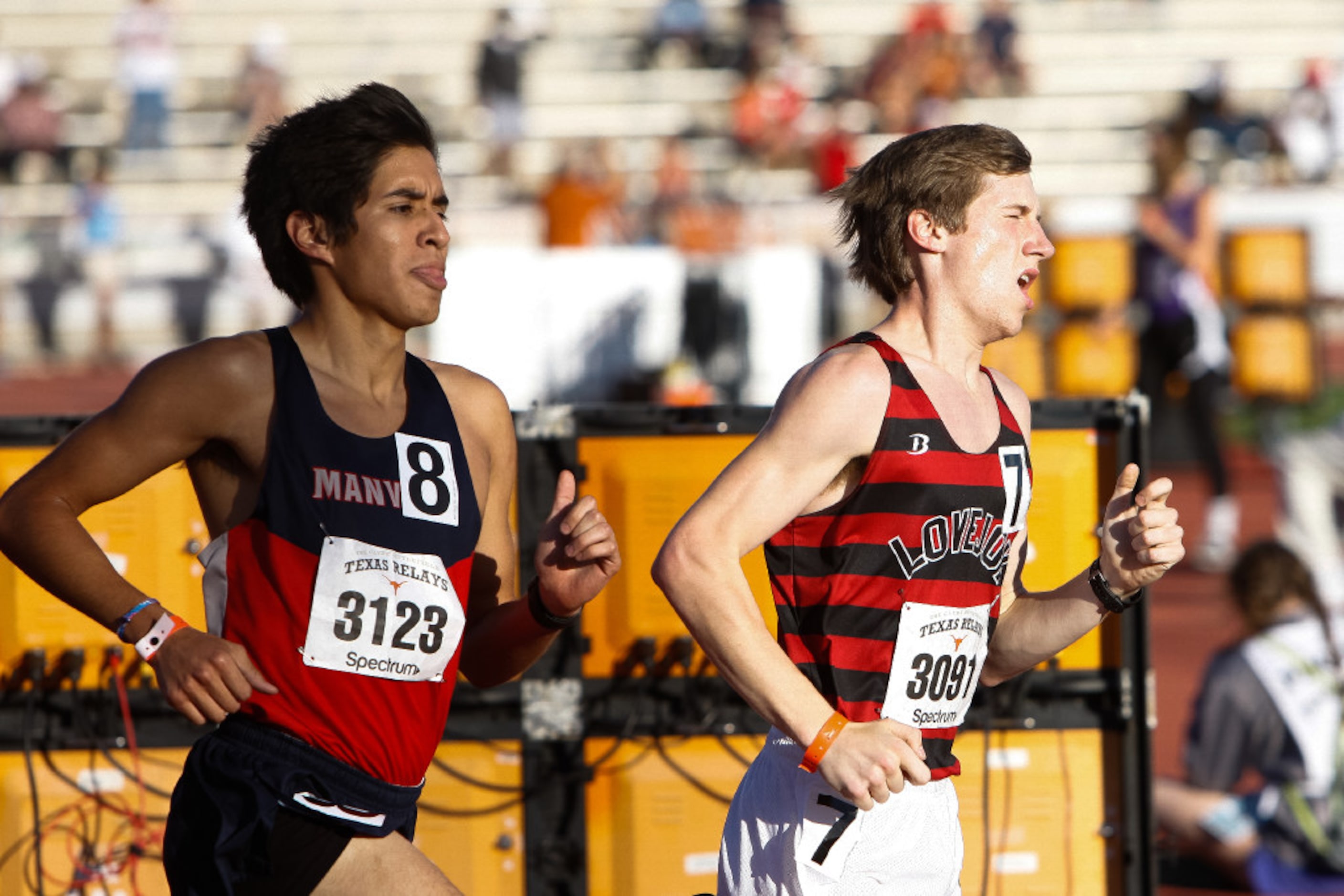 Lucas Lovejoy's Ryan Brands, right, competes in the boys 1600 meter run during the 2017...