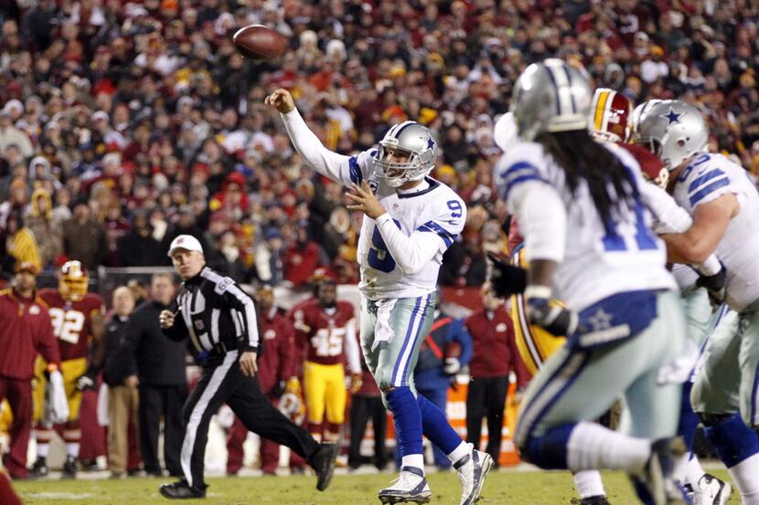 Dallas Cowboys quarterback Tony Romo (9) throws a touchdown pass to Dallas Cowboys tight end...