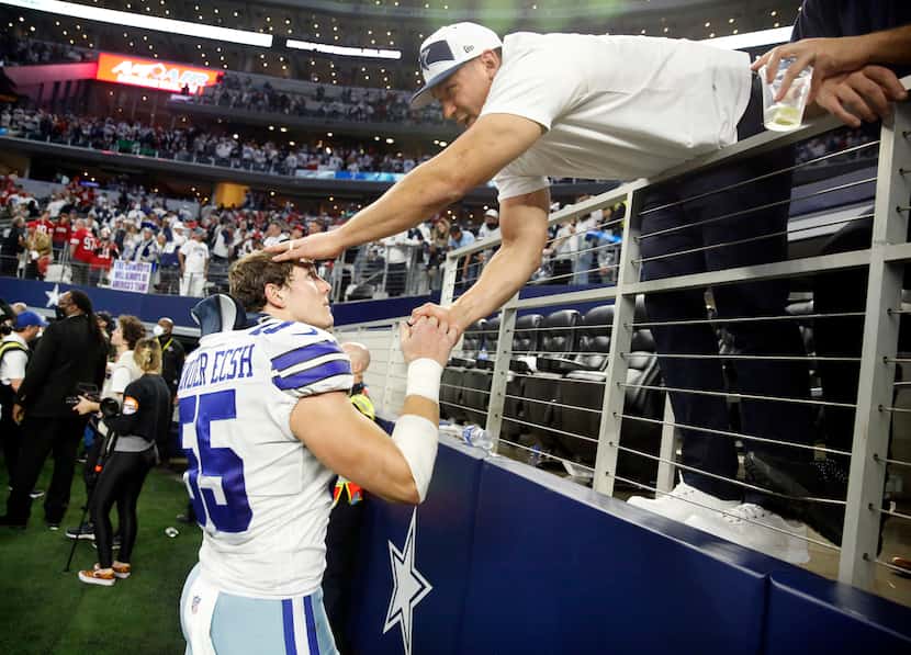 Dallas Cowboys outside linebacker Leighton Vander Esch (55) is consoled by his father Darwin...