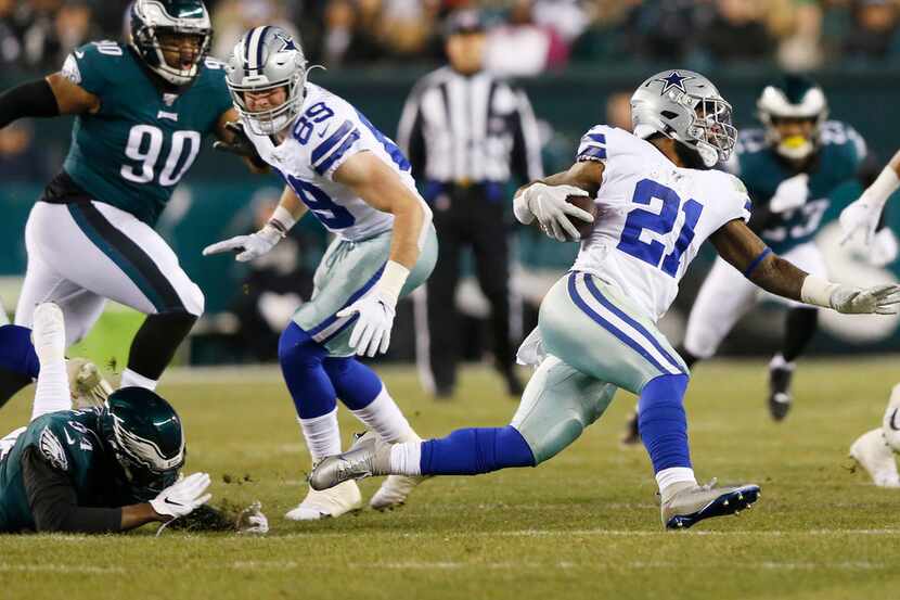 Dallas Cowboys running back Ezekiel Elliott (21) is tripped up by Philadelphia Eagles...