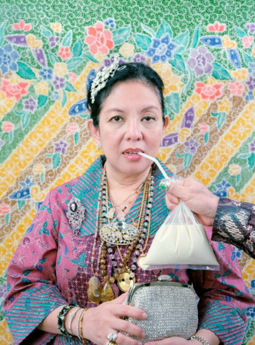  Leonard Suryajaya's "Mom With All of the Jewelries She Bought Herself With Her Own Money"...