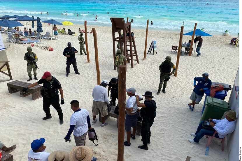 El gobierno de México activó más de un millar de militares en la Riviera Maya luego de los...
