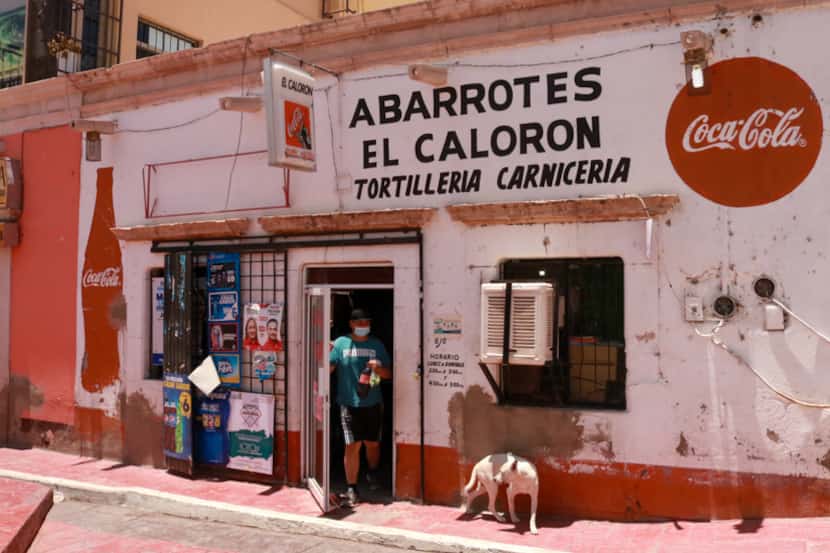 La tienda de abarrotes El Calorón, en la calle principal de Santa Eulalia, Chihuahua, es...
