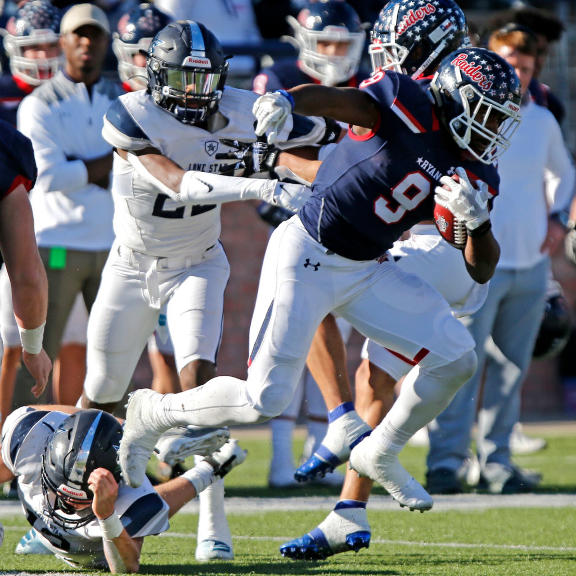 Denton Ryan High School running back Emani Bailey (9) cuts back across the field during the...