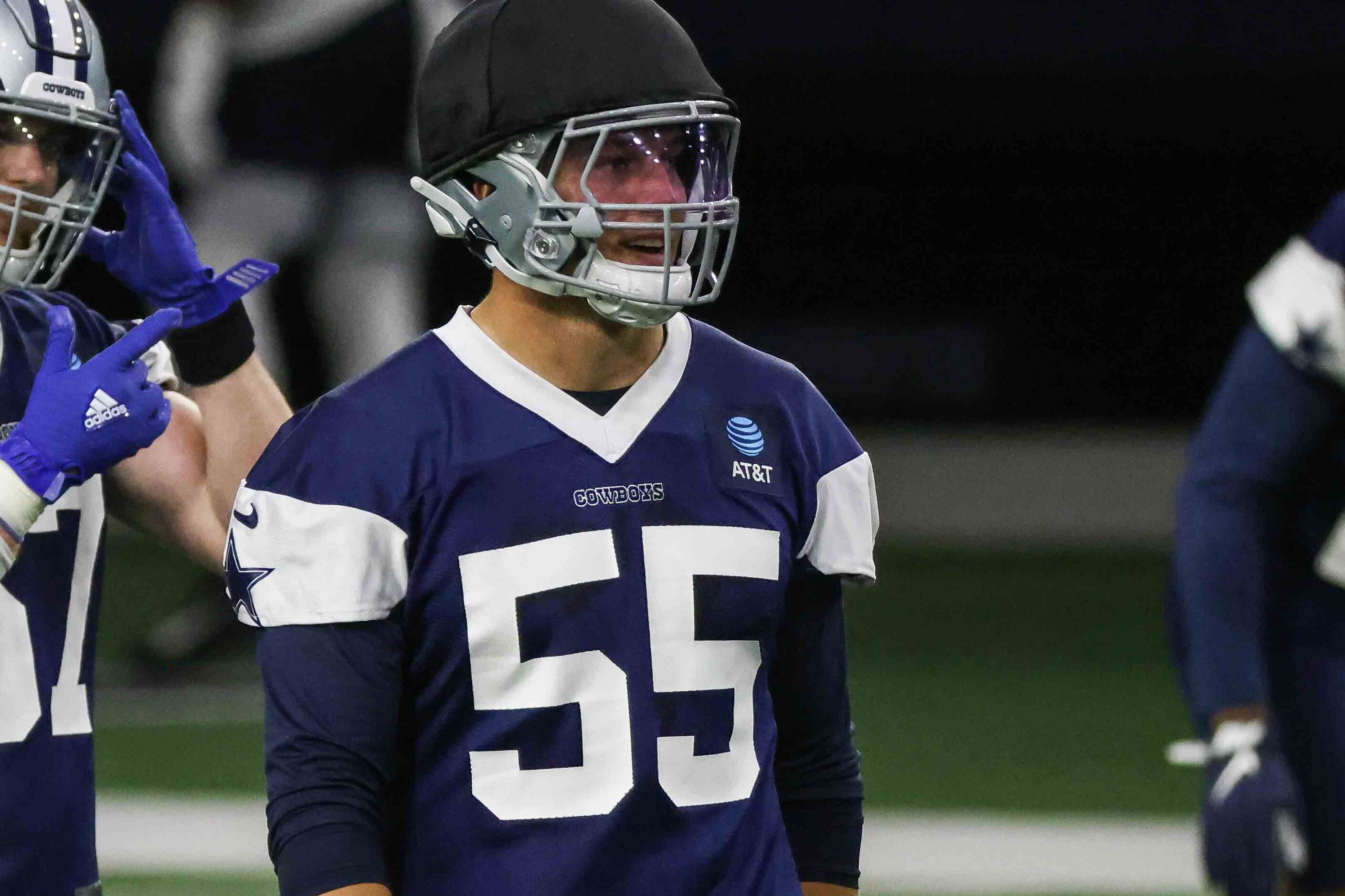 Dallas Cowboys LB Leighton Vander Esch has spinal stenosis