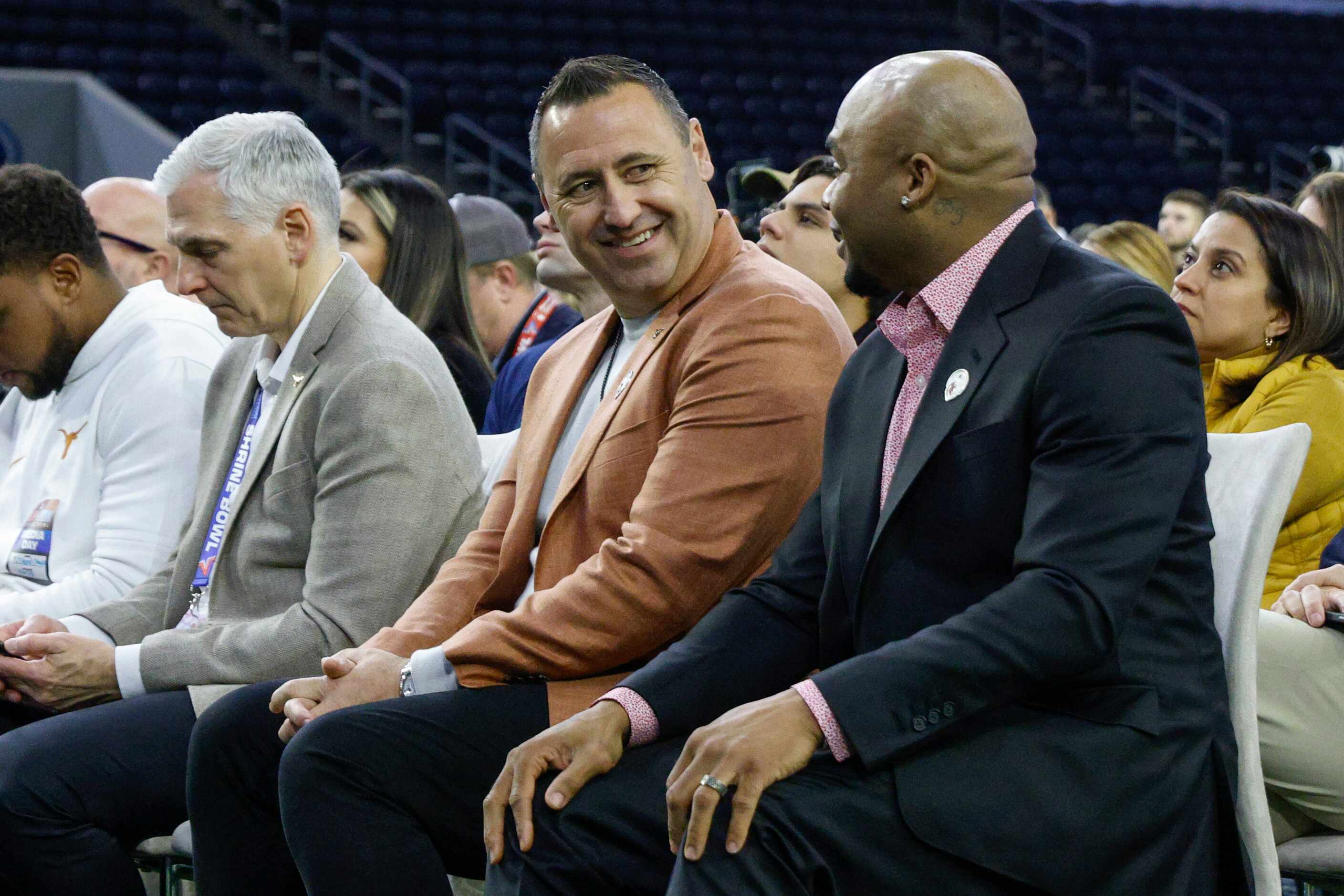 Texas Longhorns head coach Steve Sarkisian (center) talks with former NFL wide receiver...