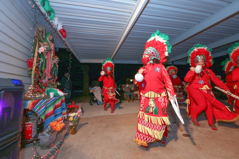 Cinthia Ceceña del grupo Danza Guadalupana Lagunera baila en un rosario para la Virgen de...