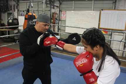 Francisco Guerrero es el entrenador de Aubrey Muñoz en el  Vivero Boxing Gym.