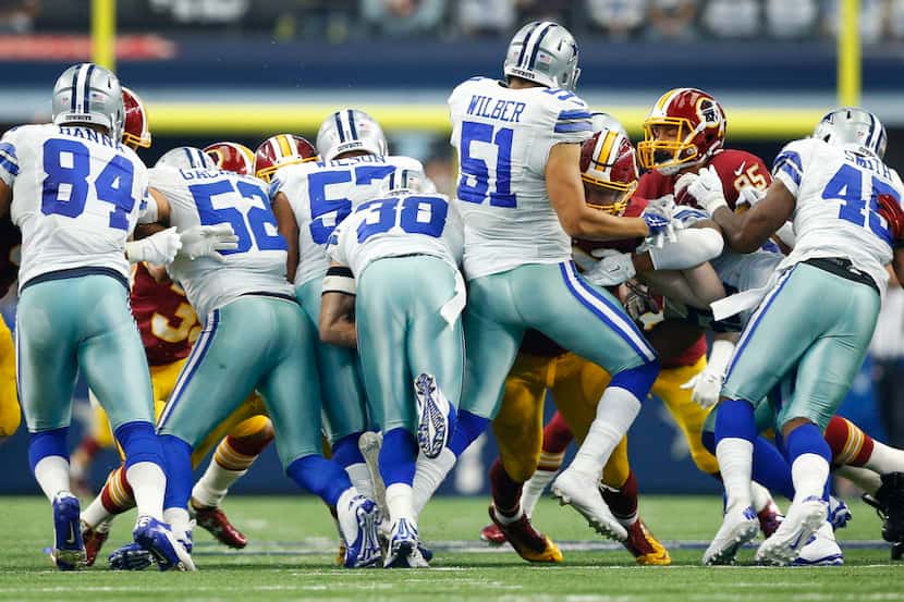 Dallas Cowboys strong safety Jeff Heath (38) took the short snap on a fake punt to rush for...