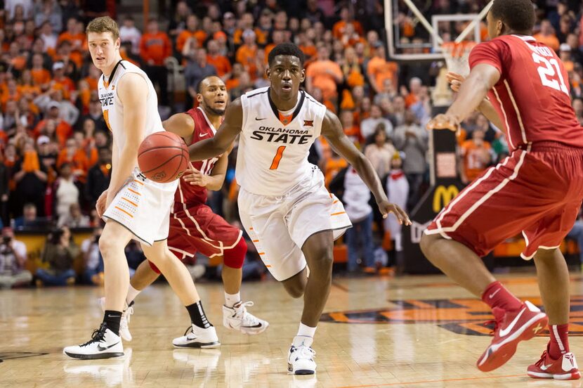 Jan 13, 2016; Stillwater, OK, USA; Oklahoma State Cowboys guard Jawun Evans (1) dribbles as...