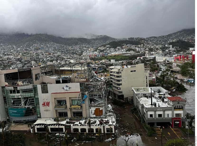 Tan sólo en Acapulco, Guerrero, se estiman más de un millón de afectados, quienes se...